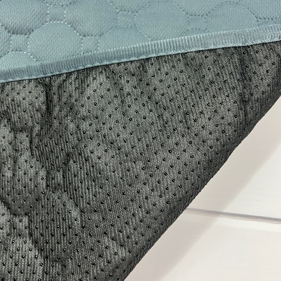 Small reusable Pet waterproof training pad approx 20x14” washable - Picture 2 of 6